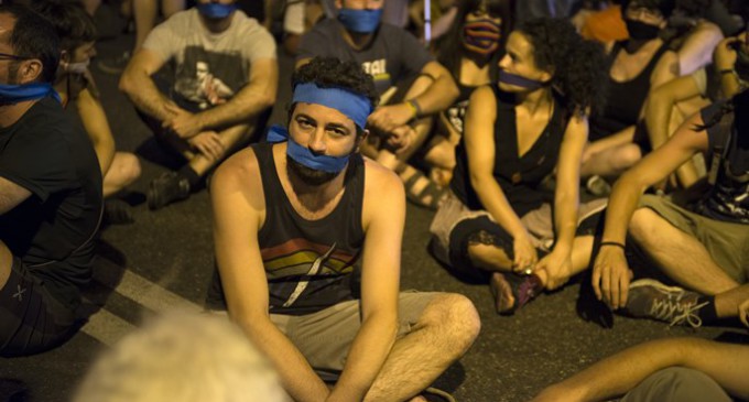 Escasa participación en la protesta contra la Ley Mordaza ante el Congreso