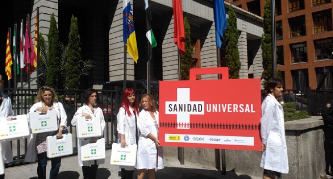 ONG y sociedades médicas reivindican la sanidad universal frente al Ministerio