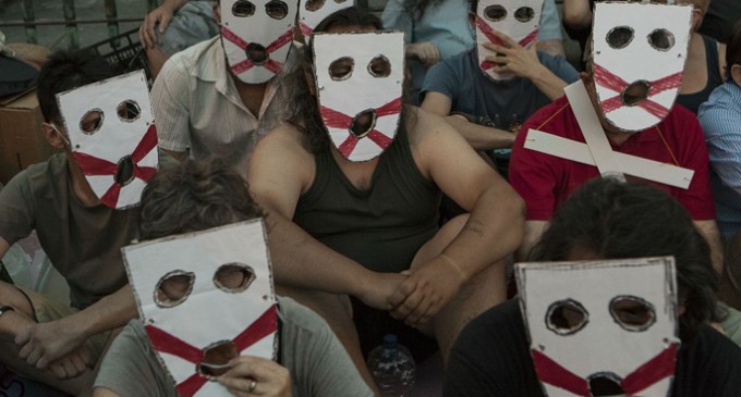 Acampados sin mordazas: la tienda se queda