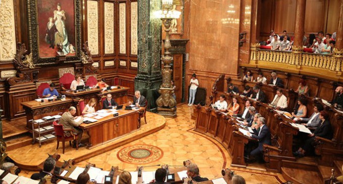 CiU, PSC, Ciutadans y PP frenan la bajada de sueldos que proponía Colau