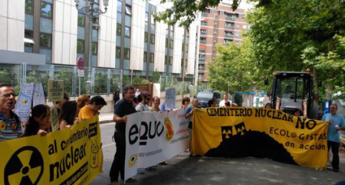 Los ecologistas acusan al CSN de seguir “criterios políticos y no técnicos” en la aprobación del cementerio nuclear