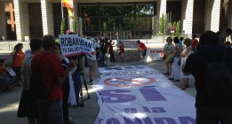 La ‘marea blanca’ le exige a Cifuentes que acabe con la privatización de la Sanidad
