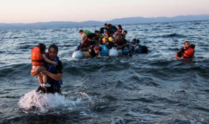 Un grupo de refugiados sirios llega a la isla griega de Lesbos. ACNUR/A.McConnell