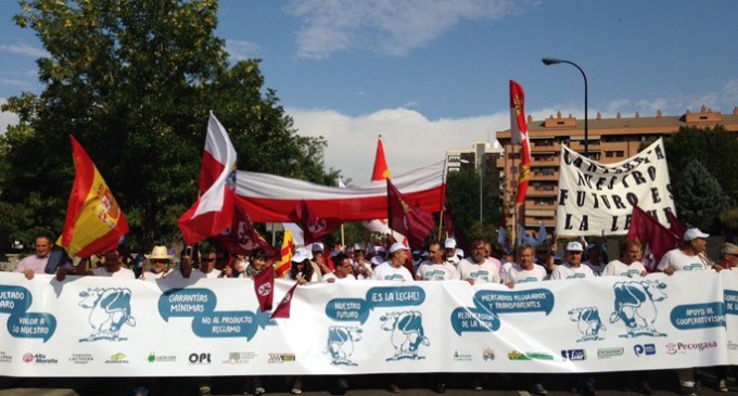 Cientos de ganaderos llegan a Madrid para exigir un precio mínimo para la leche