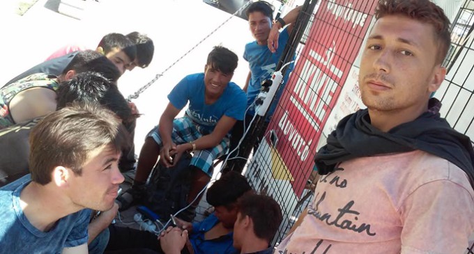 De la zodiac al ferry para llegar a Europa a través de Lesbos