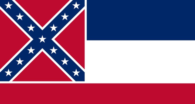 Un deseo flamea sobre Mississippi: Estudiantes universitarios piden retirar símbolos racistas