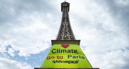 París restringirá la circulación de coches este martes si continúa la contaminación