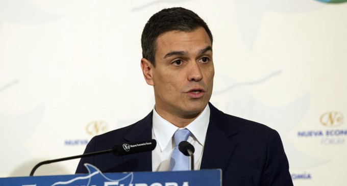 Pedro Sánchez, el hombre que fue a ver el tsunami a la playa