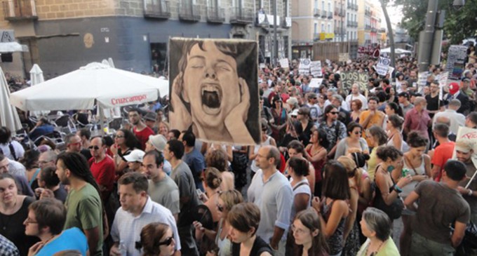 Piden año y medio de cárcel para una de las participantes de la manifestación laica del 17 de agosto de 2011