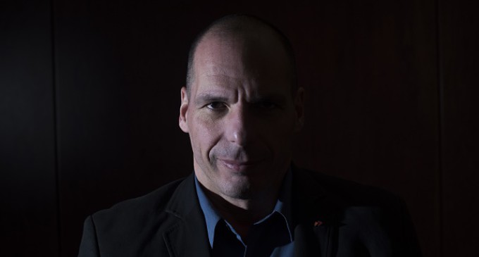 Yanis Varoufakis: “No importa si gobiernan PSOE y Podemos, lo que importa es la voluntad para el cambio”