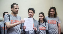 Podemos y Oficina Precaria presentan una PNL para acabar con los “falsos becarios”