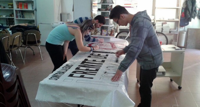 Los estudiantes paran las clases para protestar contra la privatización