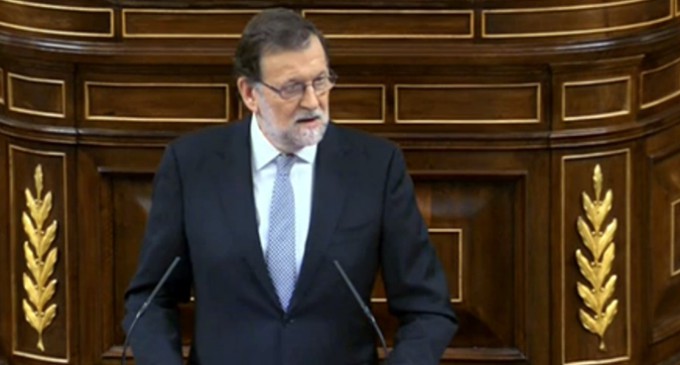 Rajoy (esta vez sí) acepta el encargo del rey, pero no aclara si se presentará a la investidura