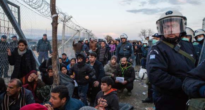 Las ONG, en pie de guerra contra la UE por la expulsión de los refugiados