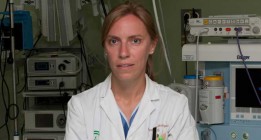 Rosa Jiménez, cirujana: “Preguntan primero al enfermero, porque creen que es el médico. A él lo llaman de usted y a mí muchacha”