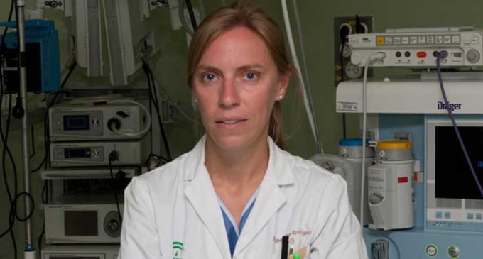 Rosa Jiménez, cirujana: “Preguntan primero al enfermero, porque creen que es el médico. A él lo llaman de usted y a mí muchacha”
