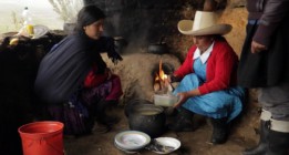 Máxima Acuña, premiada por defender sus tierras frente al extractivismo