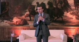 El ministro de Economía francés crea un movimiento político “ni de izquierdas ni de derechas”