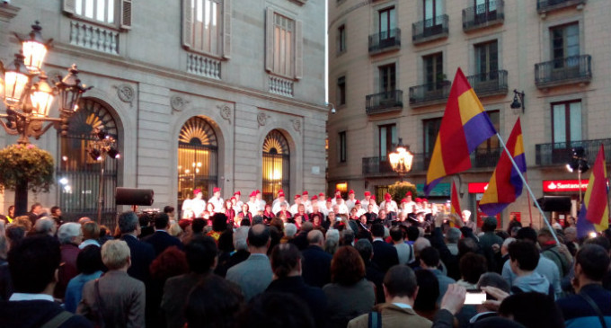 Colau abre la fiesta republicana y resalta su carácter “constituyente y popular”
