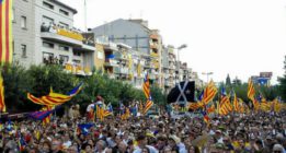 Nueva manifestación multitudinaria para exigir el “derecho a decidir” de Cataluña
