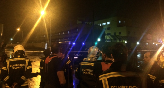 Diez horas encaramados a la azotea del CIE para pedir libertad y justicia