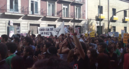 Miles de estudiantes se manifiestan contra las reválidas