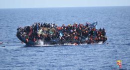 90 desaparecidos en un naufragio frente a las costas de Libia