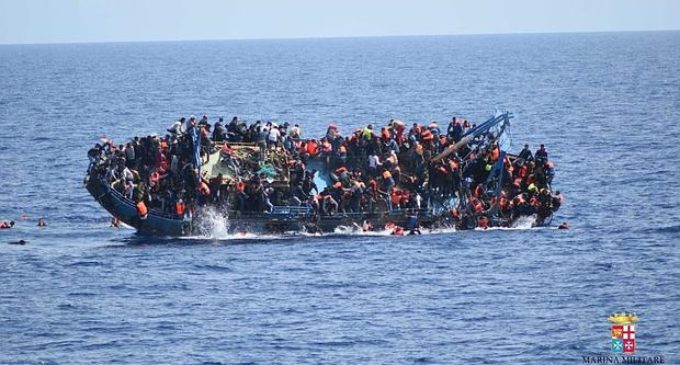 90 desaparecidos en un naufragio frente a las costas de Libia