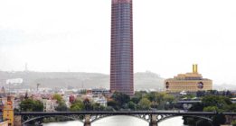 Los excesos de la banca rozan el cielo en Sevilla