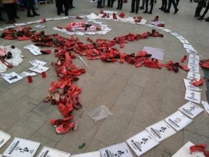 Homenaje en la Puerta del Sol en memoria de las mujeres asesinadas por violencia machista. A.M.