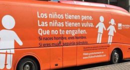 Arcópoli denuncia a Hazte Oír por el autobús tránsfobo