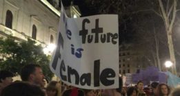 La huelga mundial de mujeres y el creciente movimiento contra Donald Trump