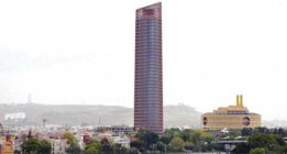 Los excesos de la banca rozan el cielo en Sevilla
