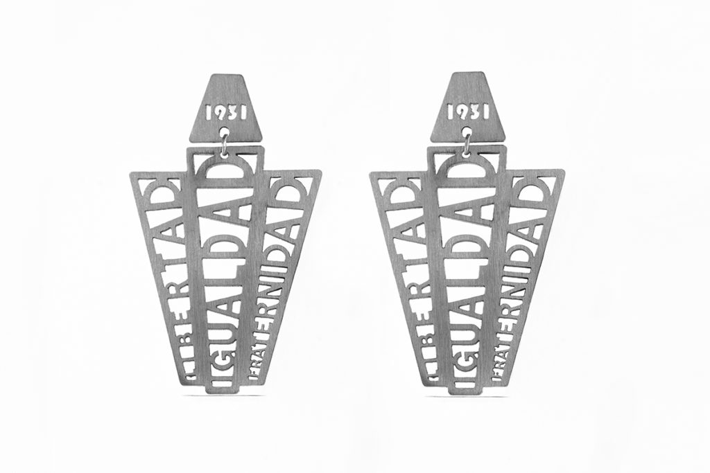 Joyas republicanas: pendientes de la República (diseño de Lara Casanovas para La Marea)