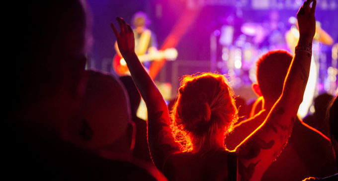 El amor que nos venden las canciones