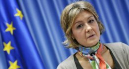 Isabel García Tejerina se abstiene en varias normativas vinculadas a fertilizantes y plaguicidas, sector en el que trabajó para OHL
