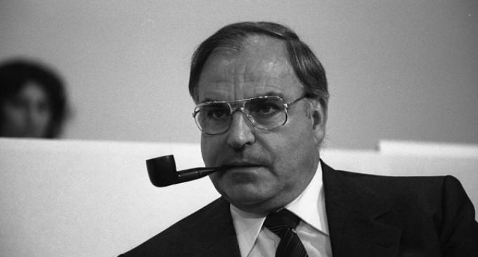 Helmut Kohl contra los economistas