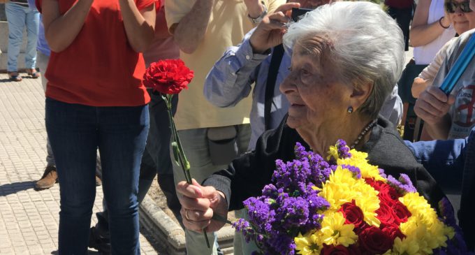Ascensión Mendieta entierra a su padre, Timoteo Mendieta