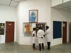Miembros del hospital angoleño, en una sala aledaña a donde se realizan las jornadas científicas. O. C.