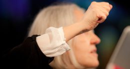 Saskia Sassen: “¿De verdad necesito una multinacional para tomar un café en mi barrio?”