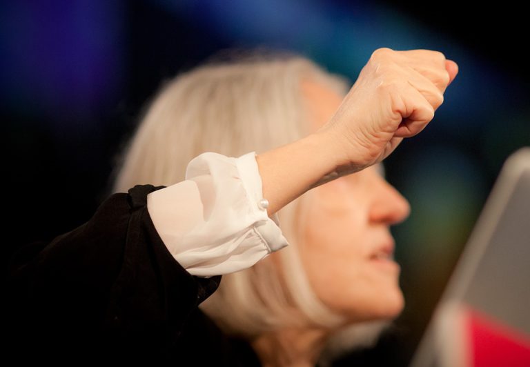 Saskia Sassen durante una conferencia. Foto: Re:publica / Sandra Schink.