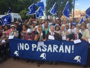 Manifestación de la Asociación Madres de la Plaza de Mayo en Buenos Aires. Foto: Daniel Ayllón.