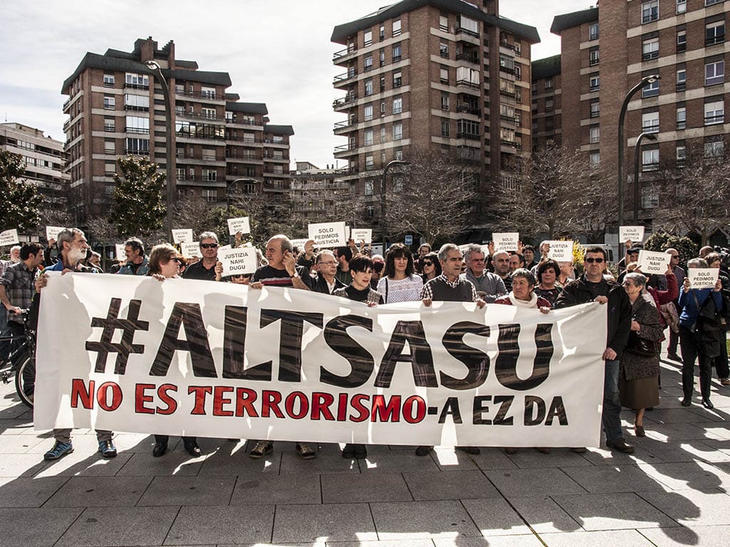Concentración ante el Palacio de Justicia de Navarra. Foto: Altsasu Gurasoak.