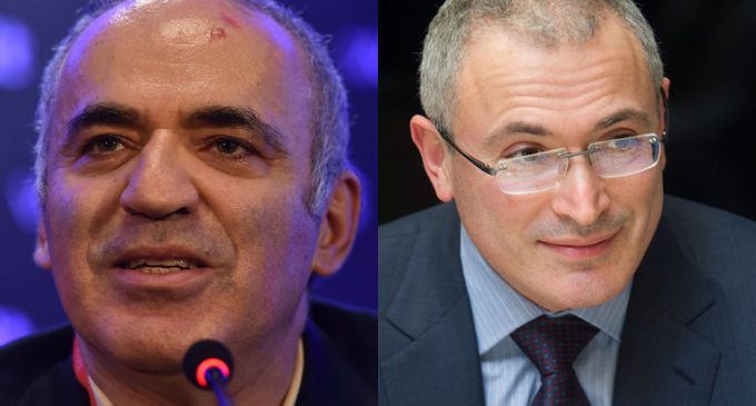 Kasparov y Jodorkovsky, las dos caras de la oposición rusa en el exilio