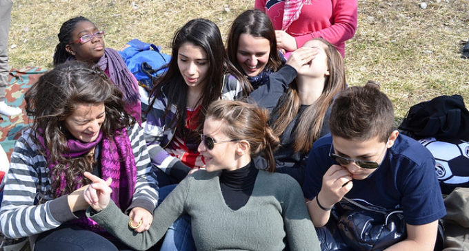 Generación ‘millennial’: lee más, sale menos y se interesa por política