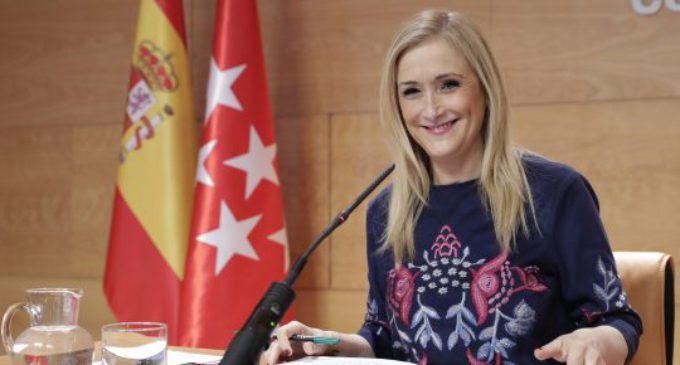 A esas horas, Cifuentes