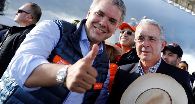 El heredero de Uribe gana la primera vuelta de las presidenciales en Colombia