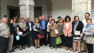 Familiares de las víctimas del 'caso Almería' antes de comenzar el homenaje en el Parlamento de Cantabria. O. C.