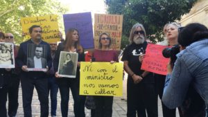 Protesta contra la presencia del ministro Catalá en el acto. 