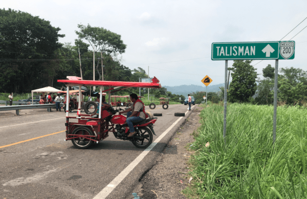 Pobladores de ciudades fronterizas en México instalaron retenes para impedir que migrantes transiten por su territorio. (Ángeles Mariscal)